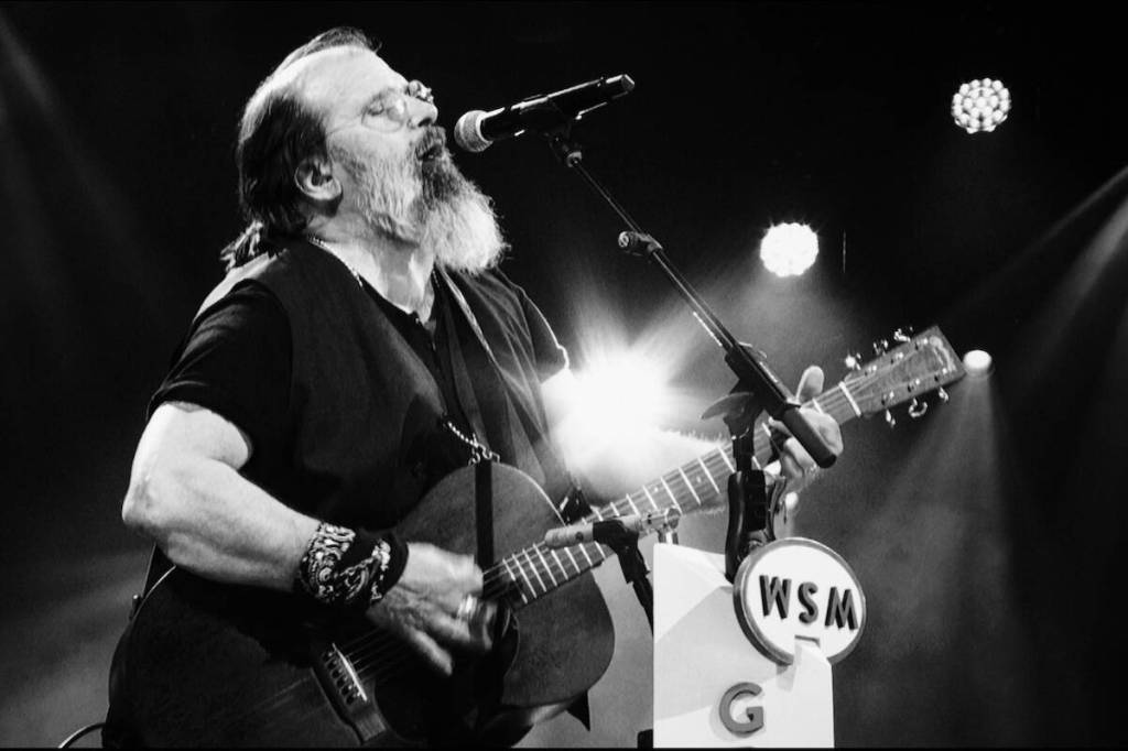 Grammy award winner Steve Earle to perform in Kelowna, Coquitlam